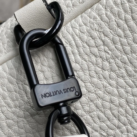 LOUIS VUITTON XS CHRISTOPHER 0522